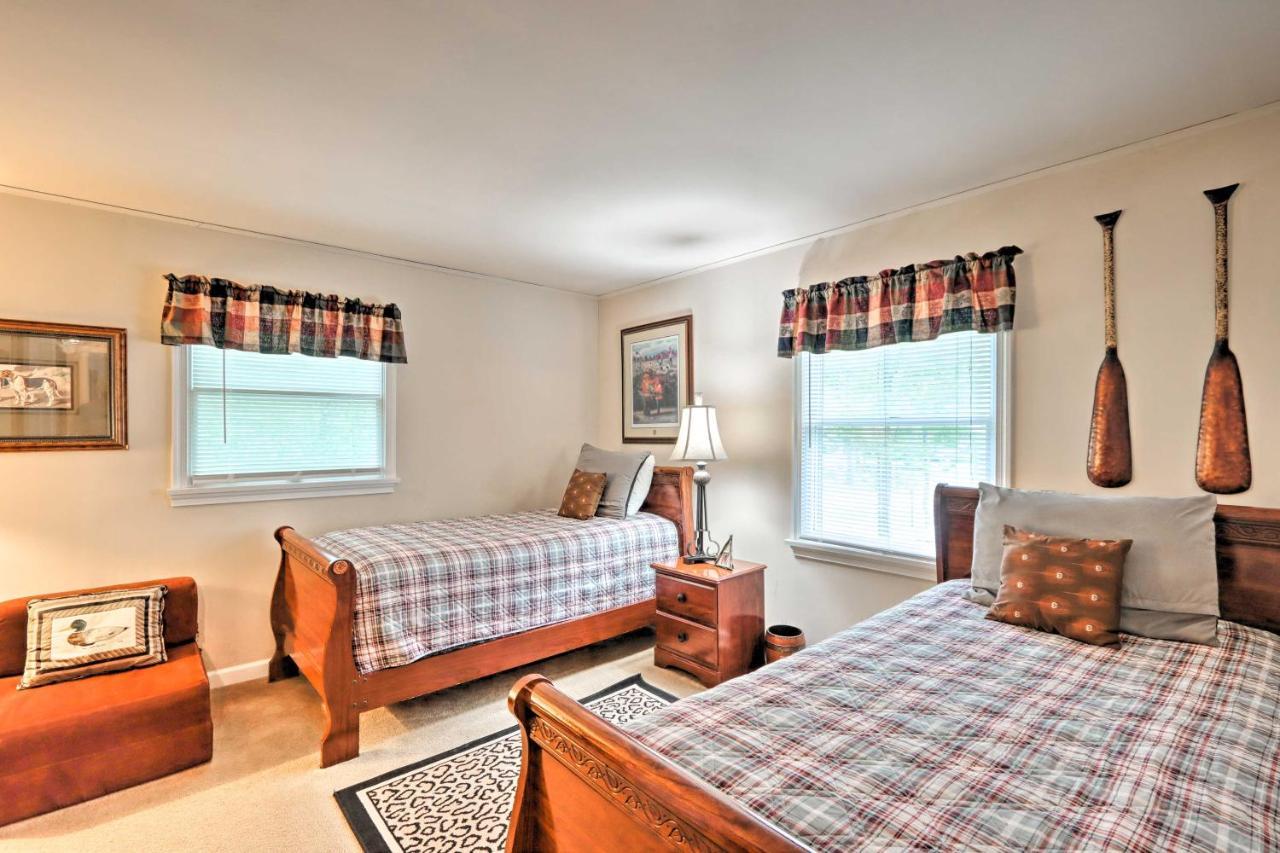 Relaxing Eagle Rock - 1 Block To Lake! Holiday home